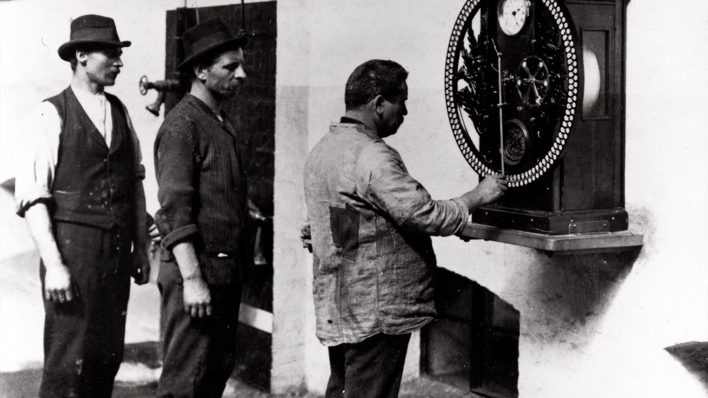 Figure 1. Siemens workers at the control clock, circa1900.