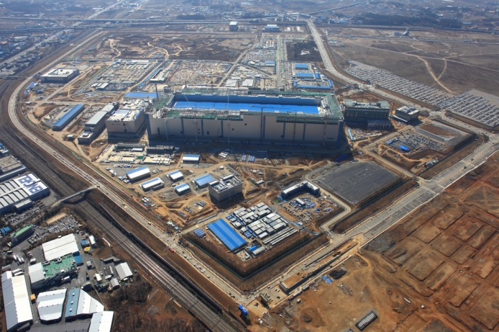 Samsung's Pyeongtaek campus in South Korea houses the world's largest fab and plans to add a second memories line in 2020 (Samsung)